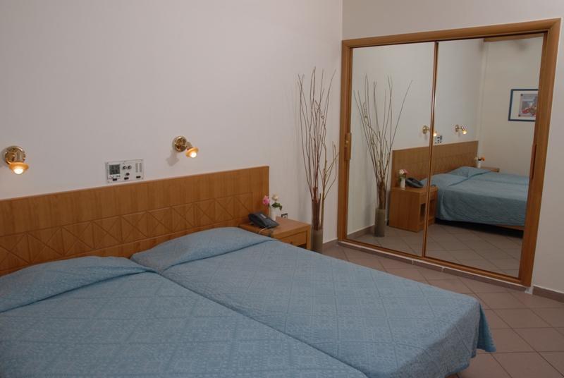 Achillion Hotel Athens Room photo